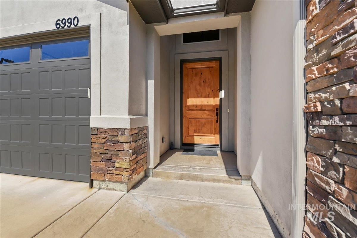 6990 N Moon Drummer Way