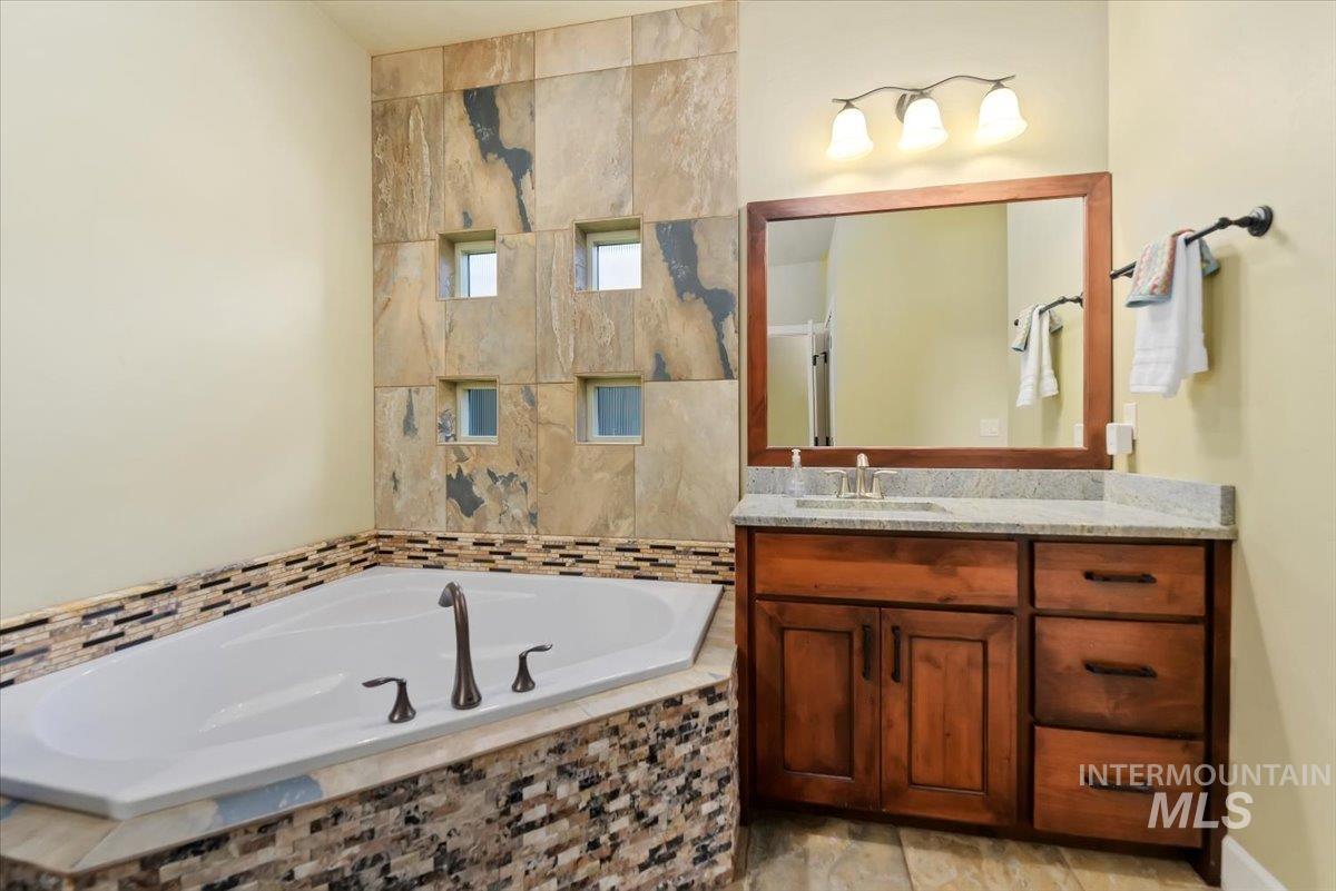 6990 N Moon Drummer Way