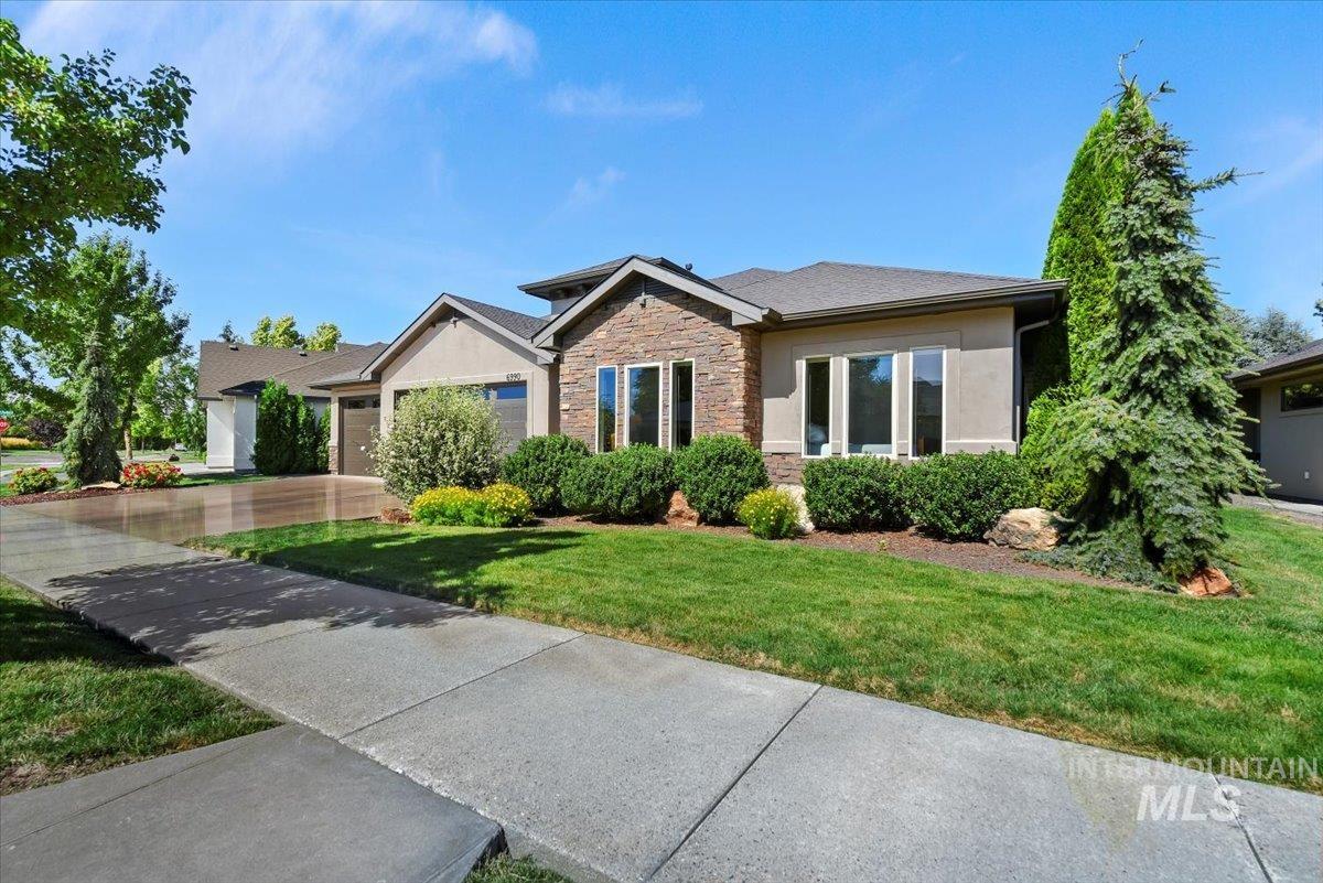 6990 N Moon Drummer Way