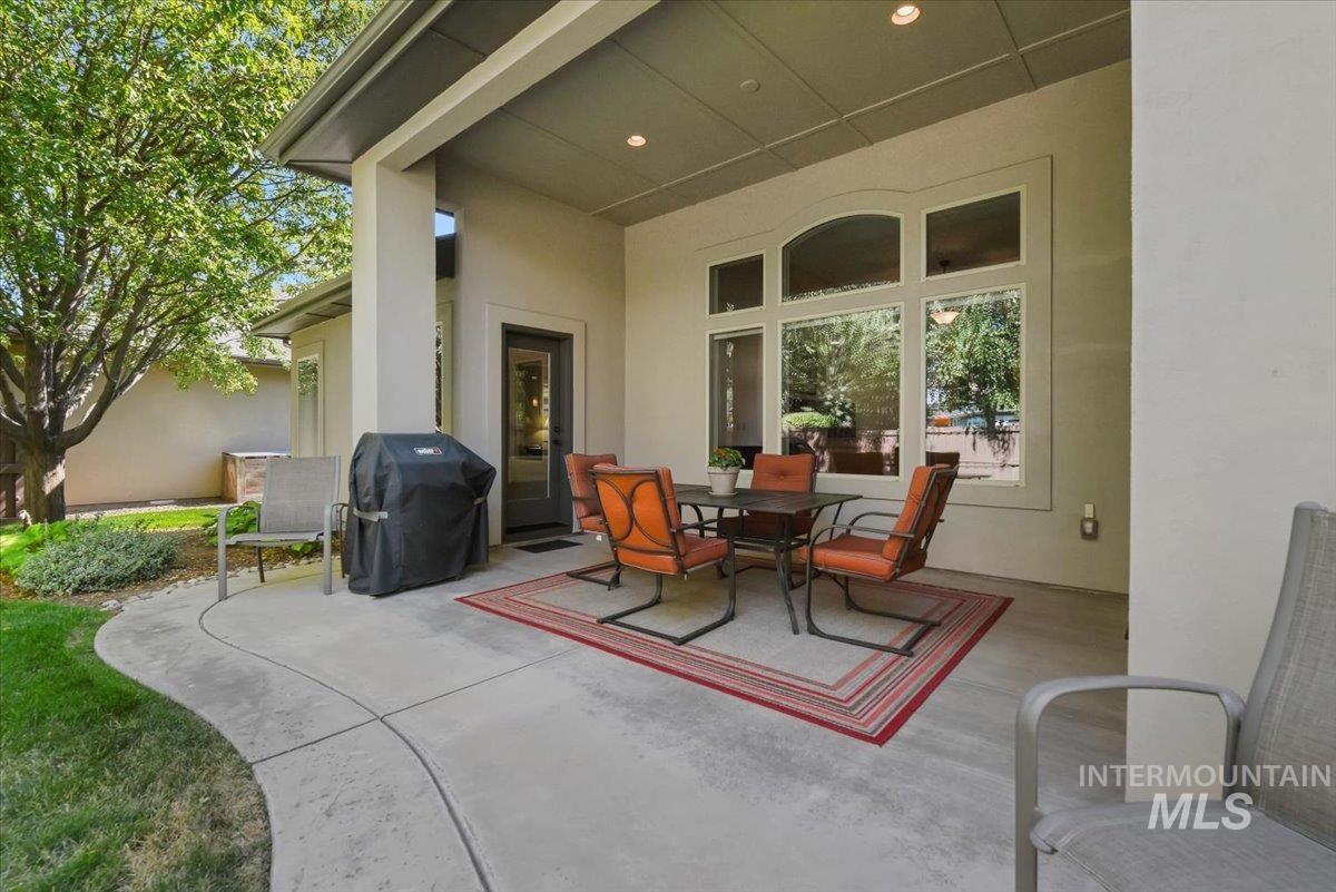 6990 N Moon Drummer Way