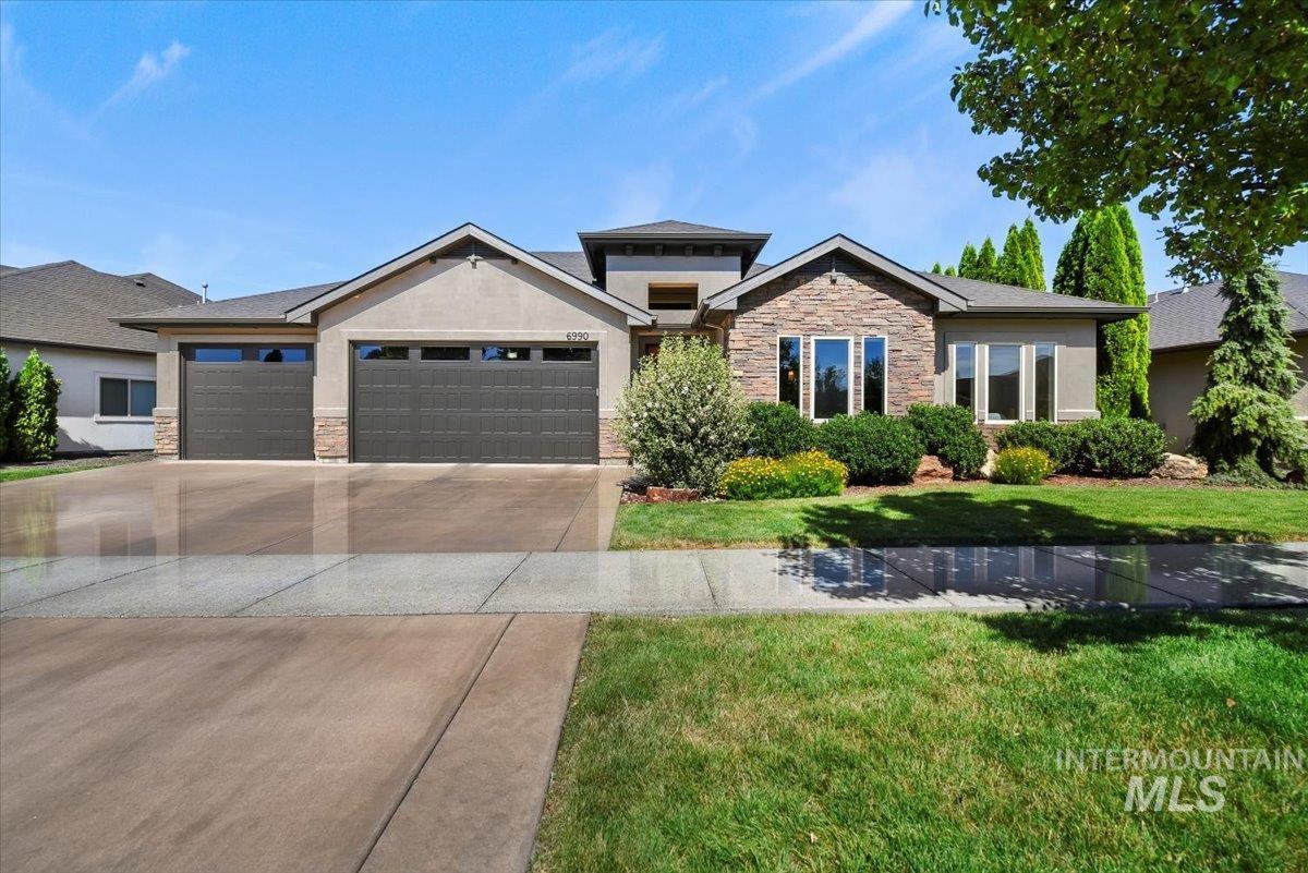 6990 N Moon Drummer Way