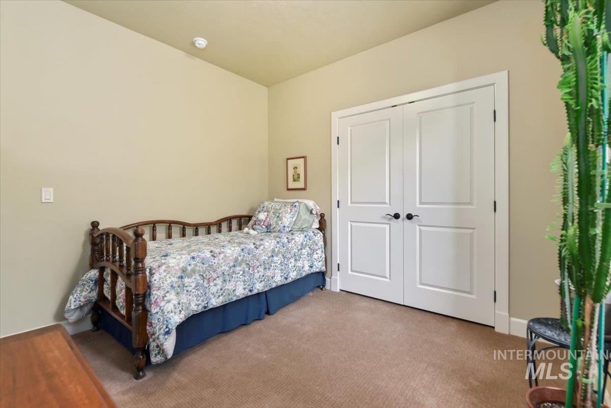 6990 N Moon Drummer Way