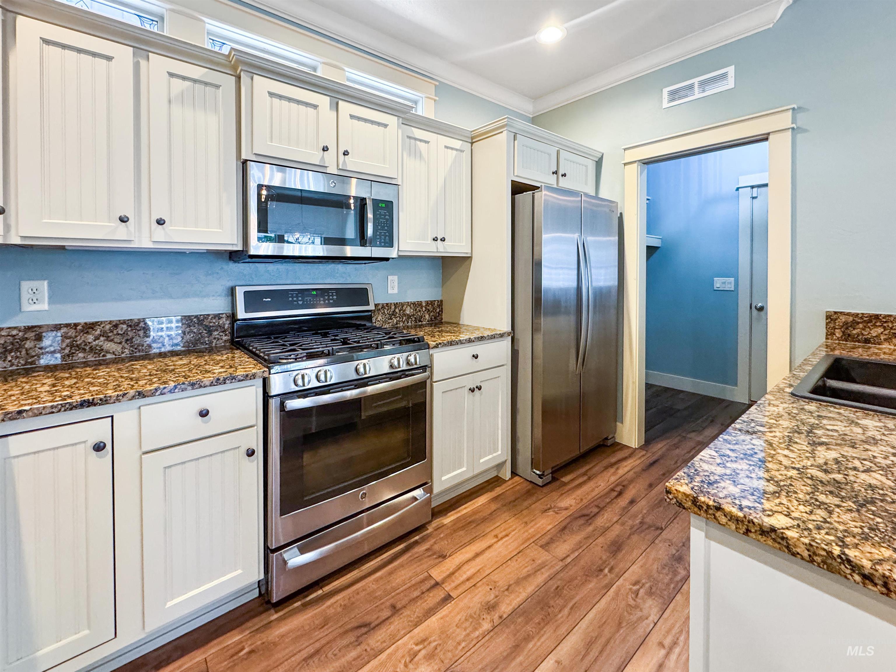 998 E Shadow Creek Lane