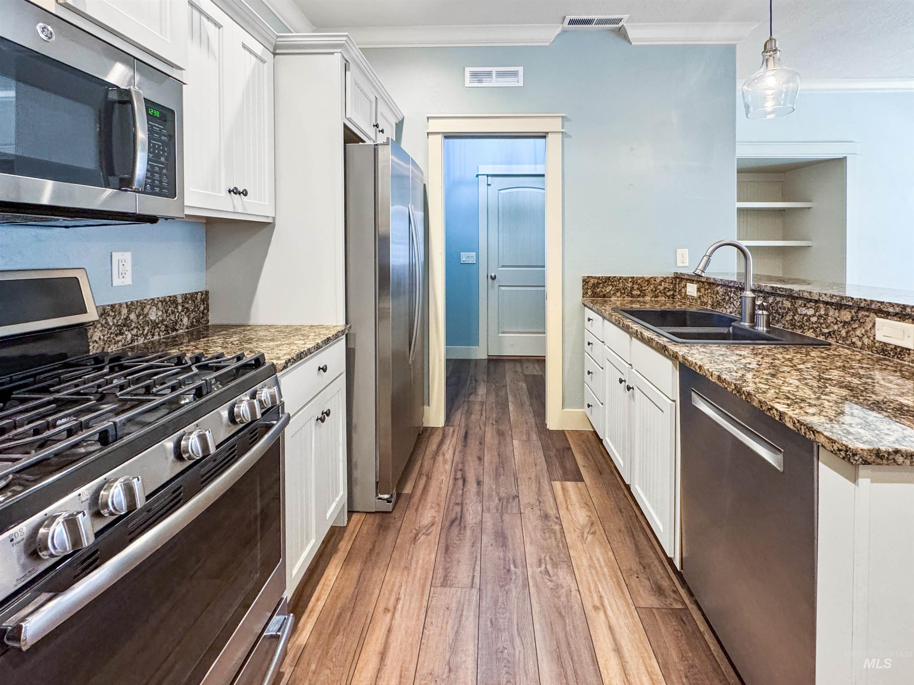 998 E Shadow Creek Lane