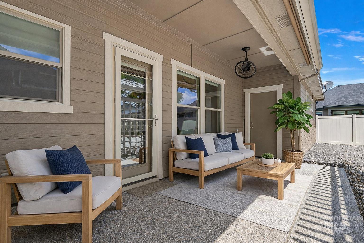 998 E Shadow Creek Lane