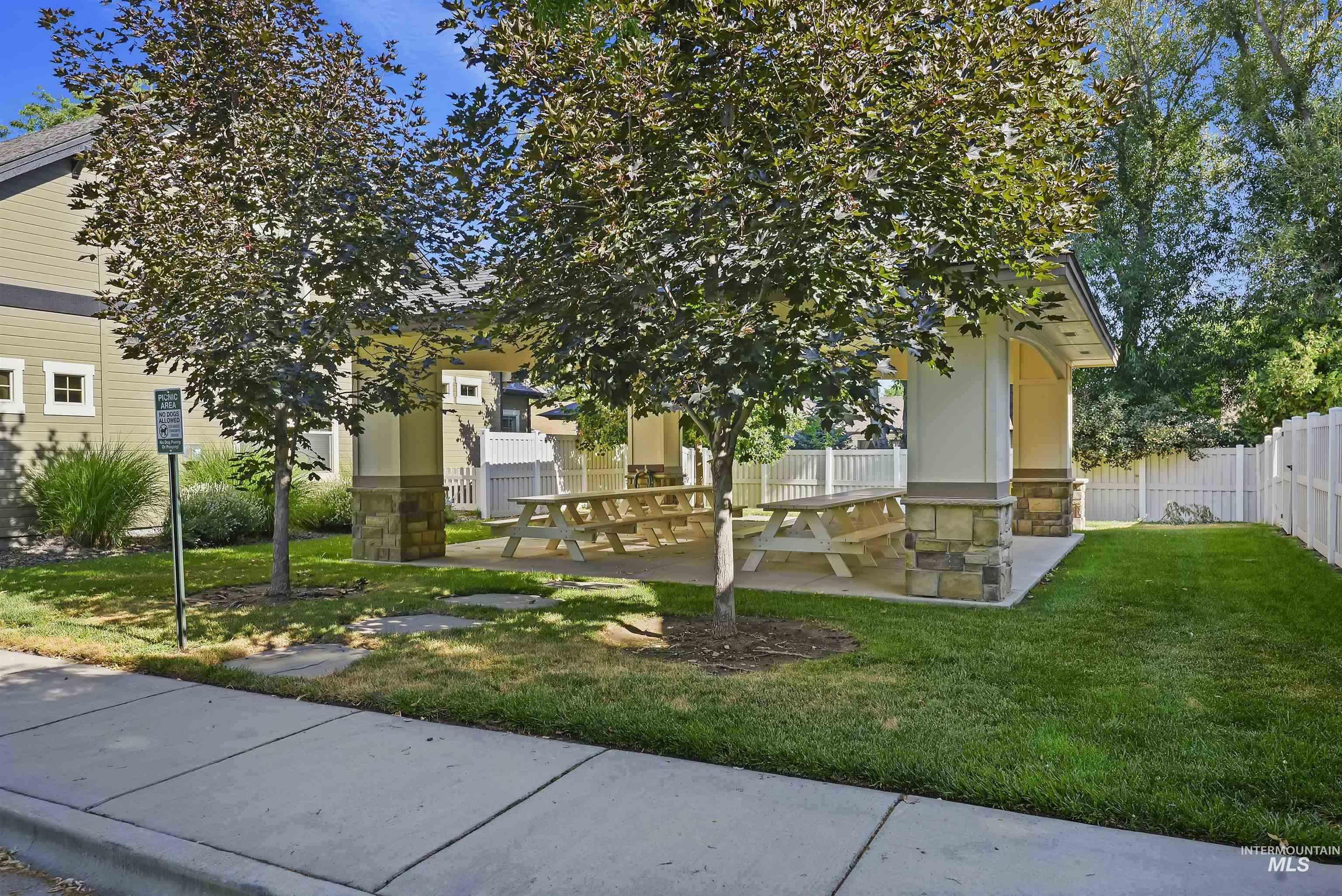 998 E Shadow Creek Lane