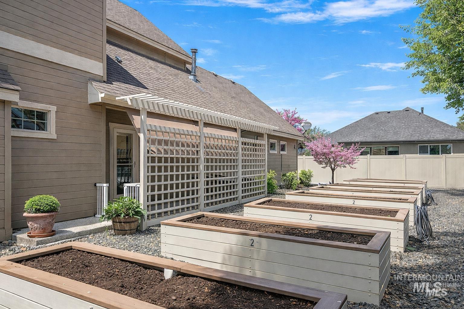 998 E Shadow Creek Lane