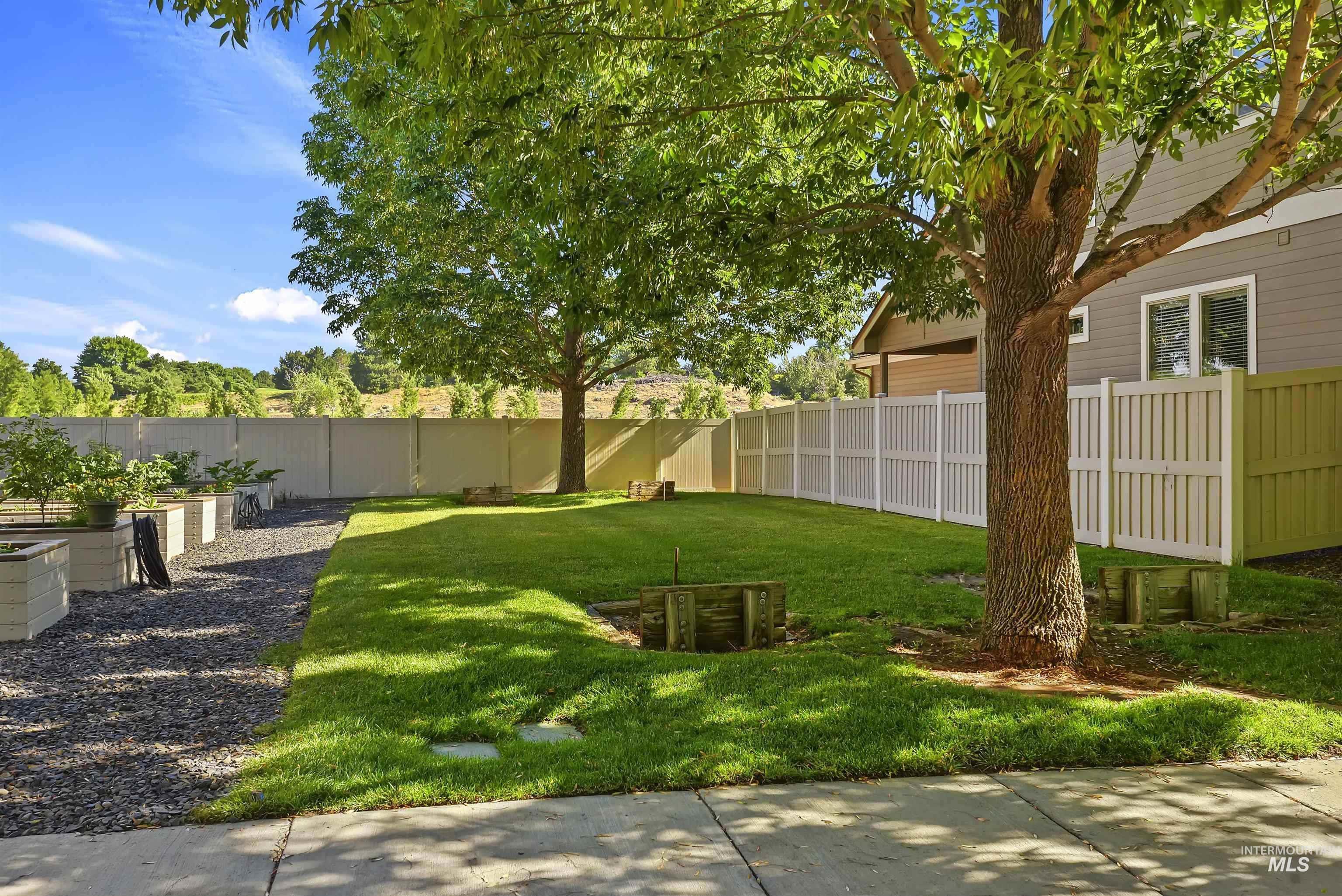 998 E Shadow Creek Lane