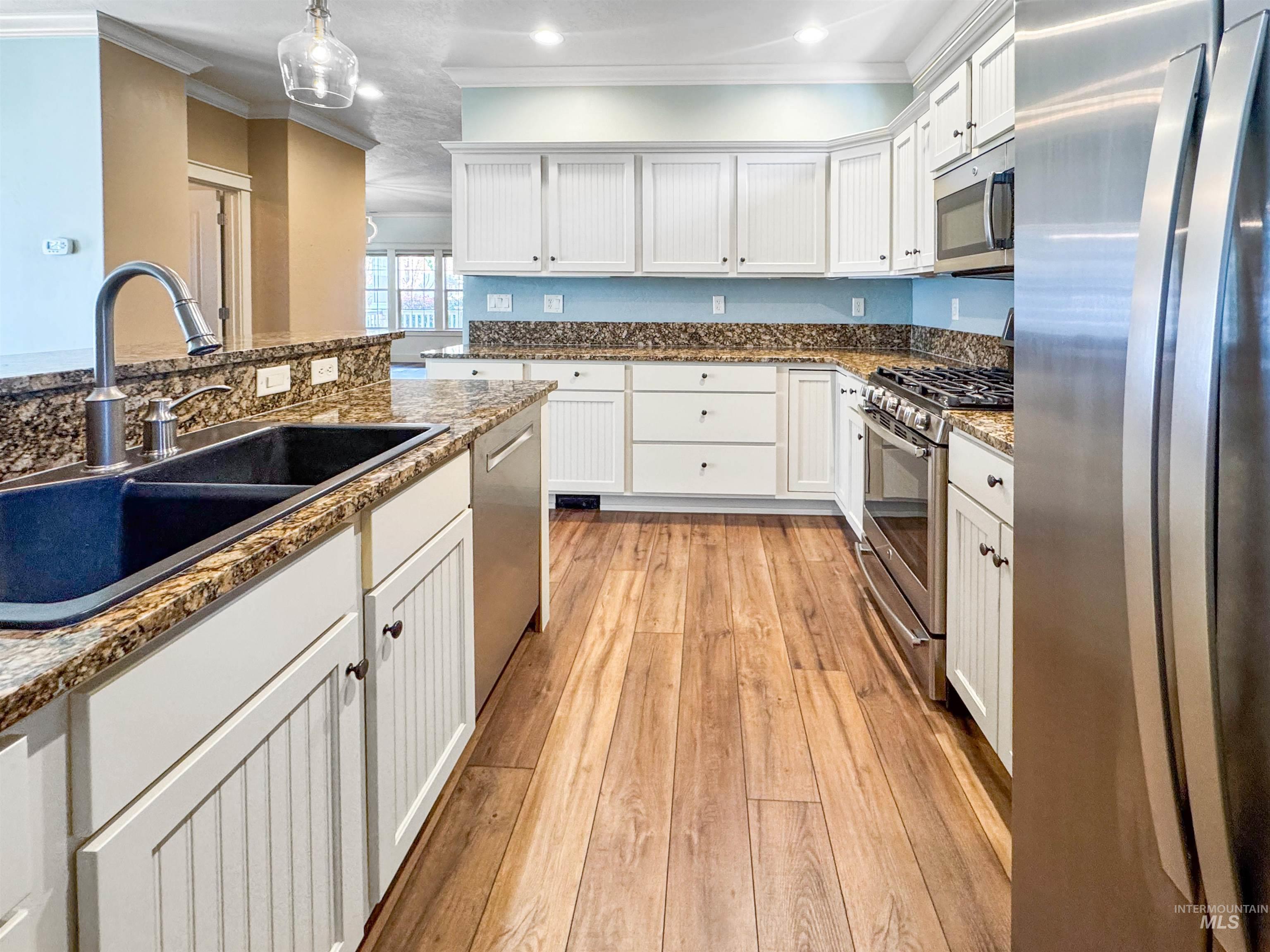 998 E Shadow Creek Lane