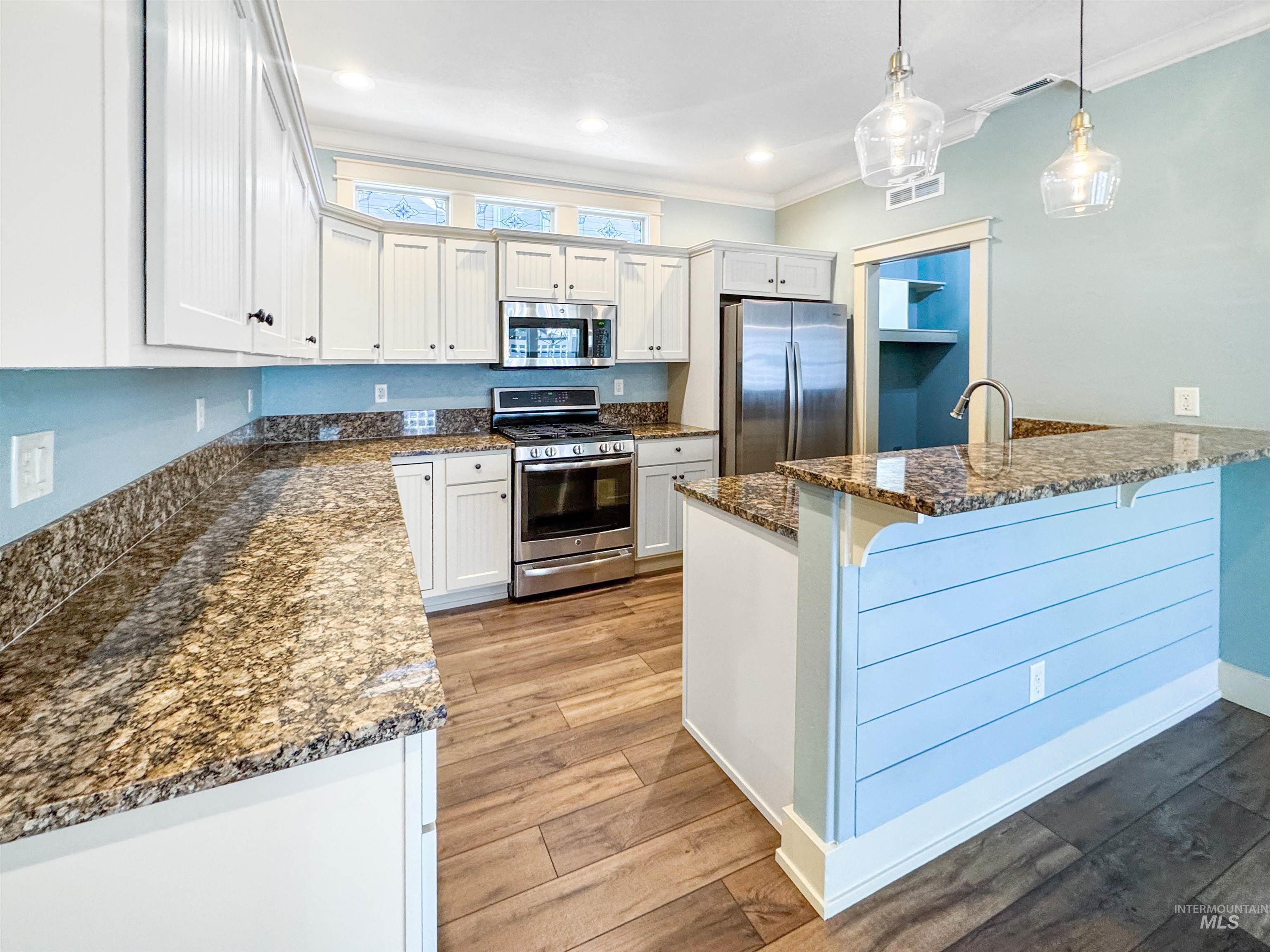 998 E Shadow Creek Lane