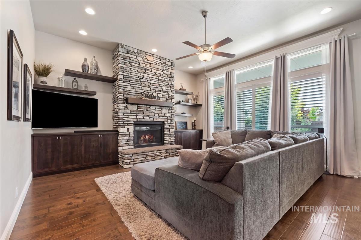 1169 W Deer Crest Dr