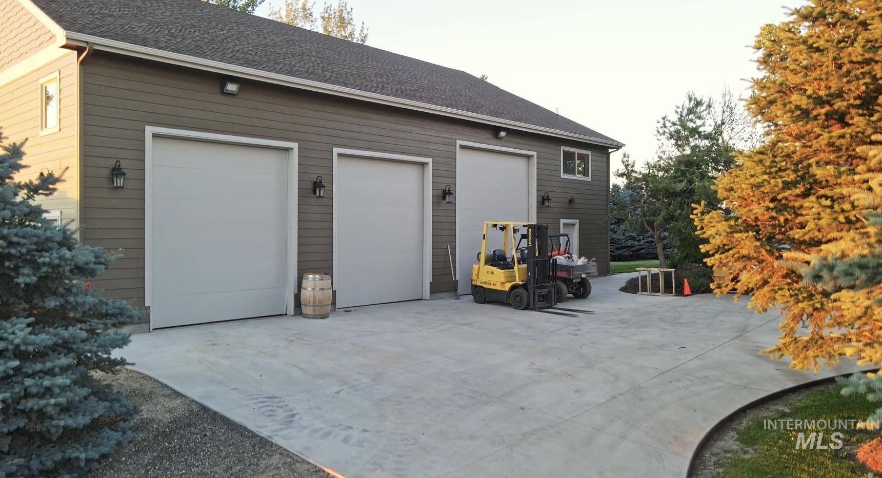 5446 N Highway 16