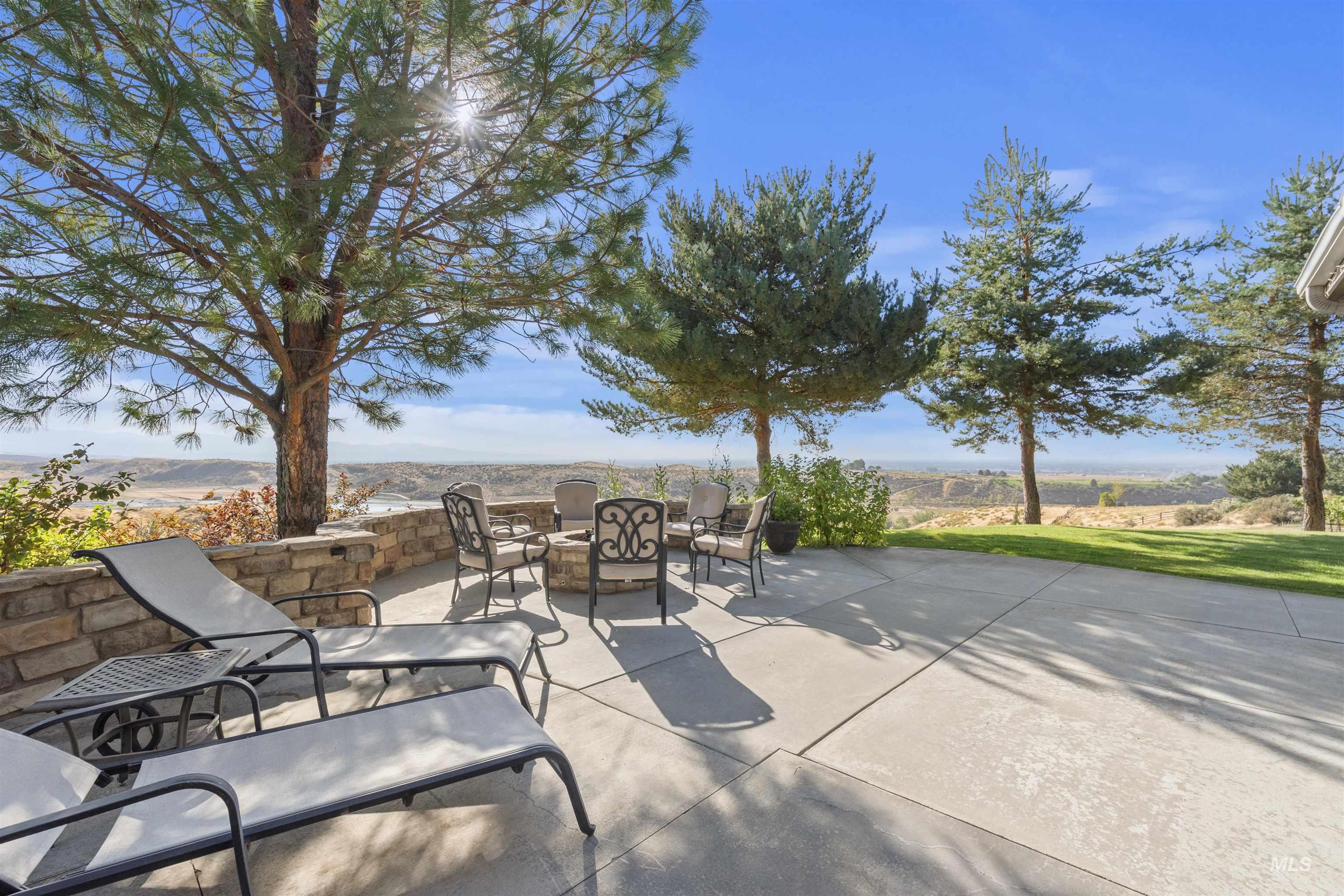 5446 N Highway 16