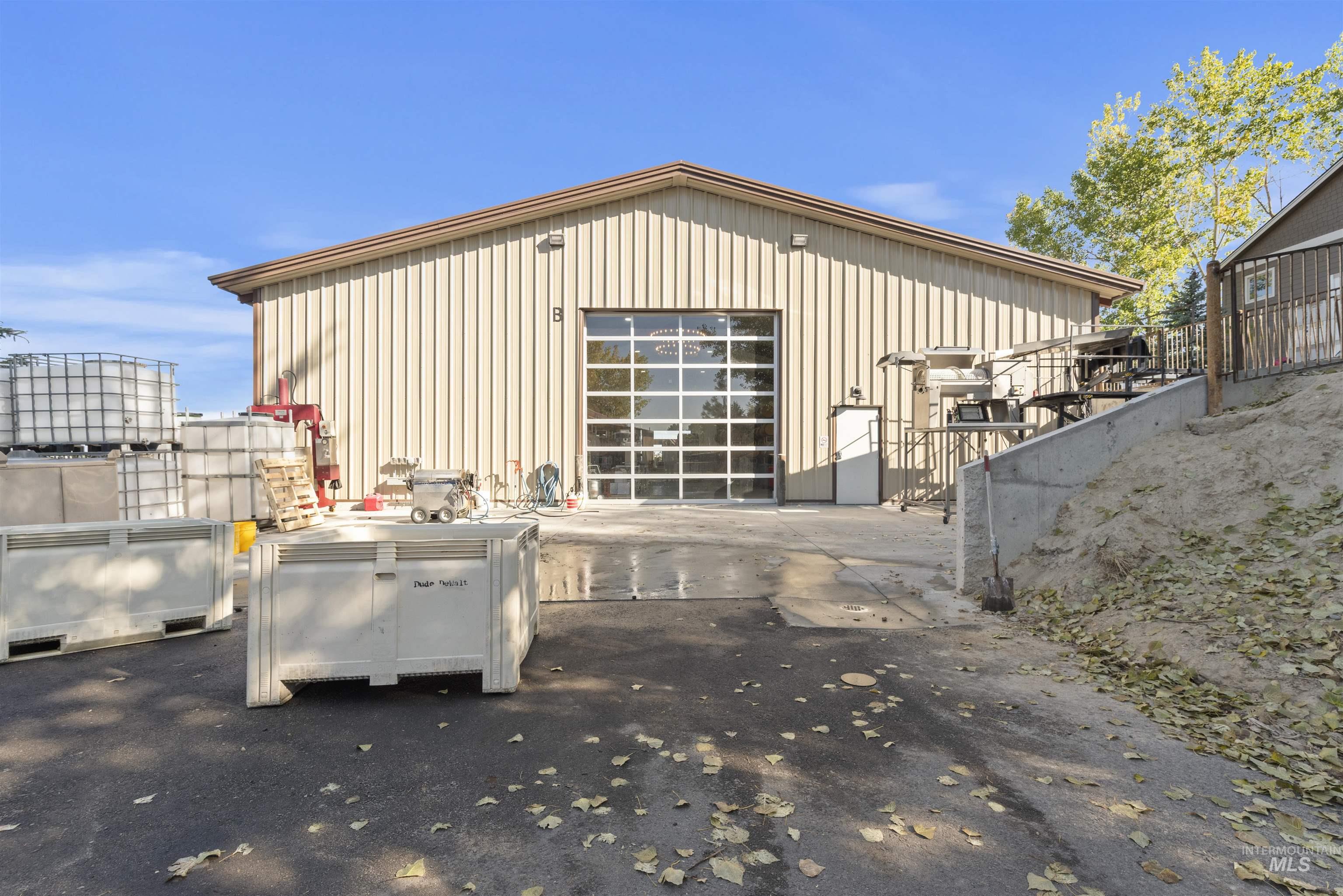 5446 N Highway 16