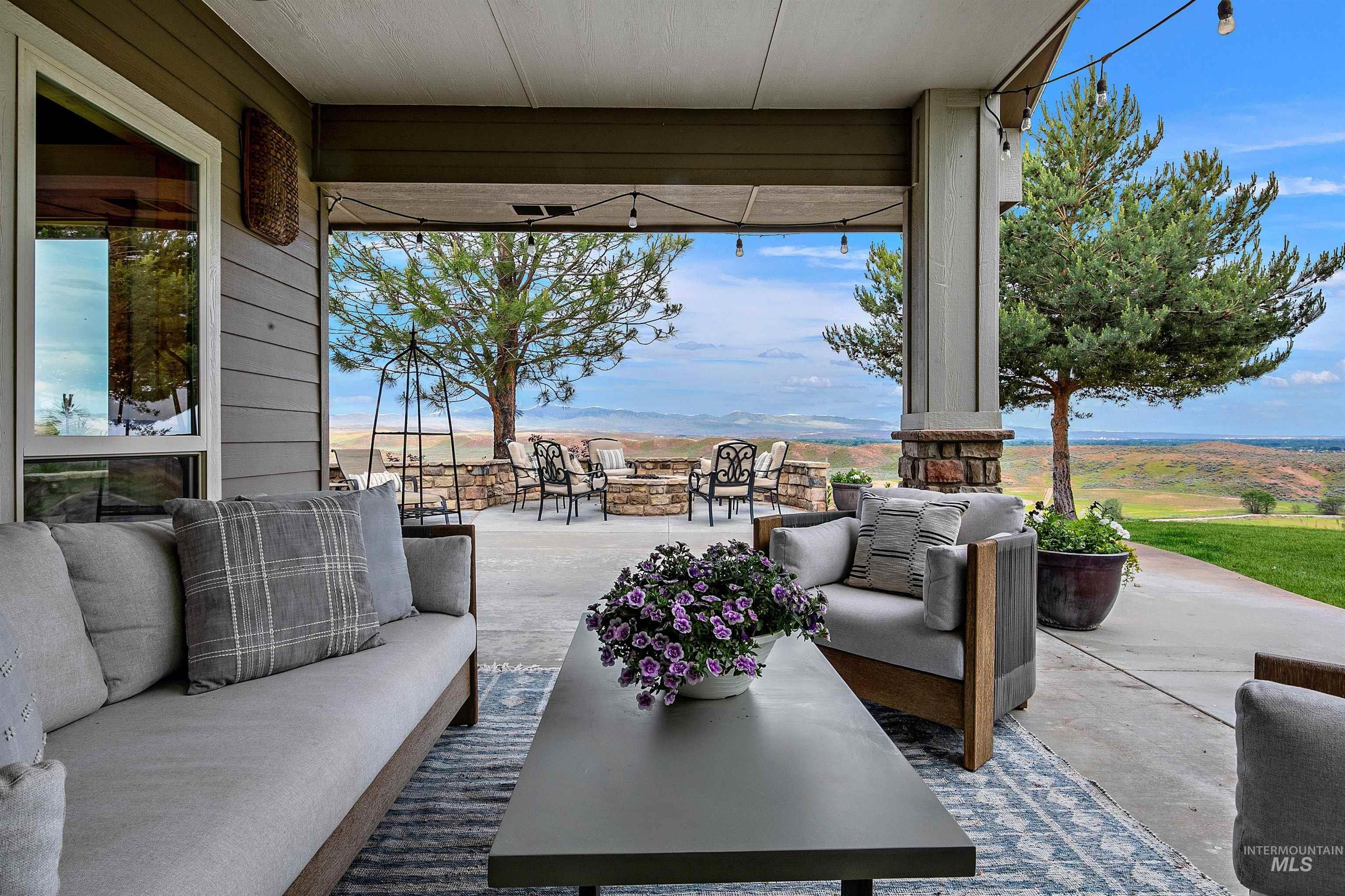 5446 N Highway 16