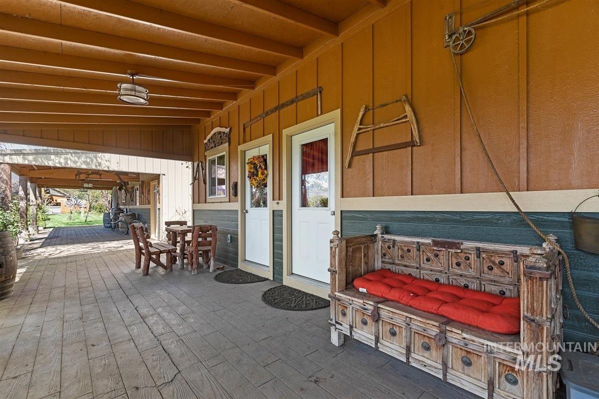 9415 N Highway 52