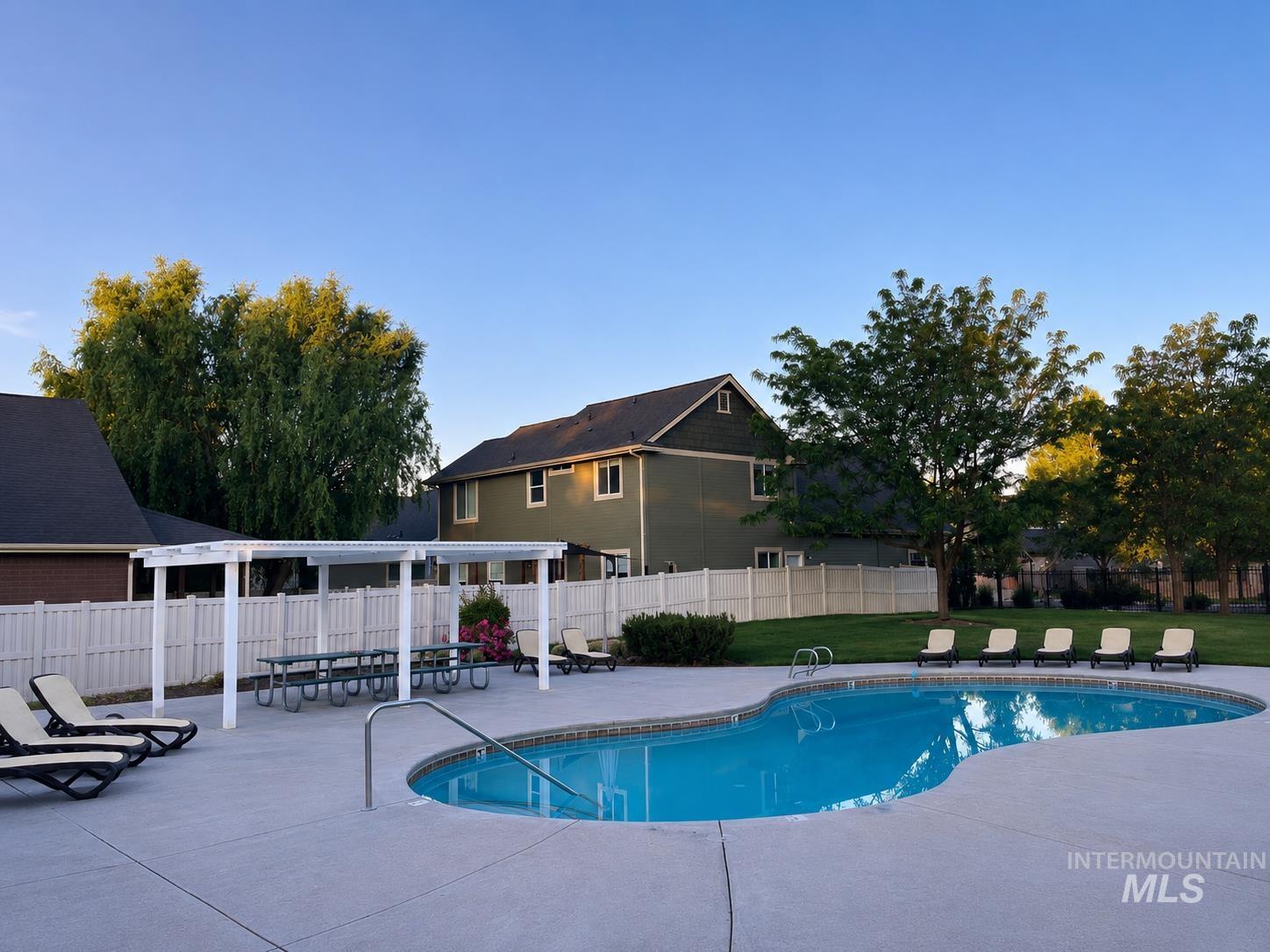 2946 N Christian Way