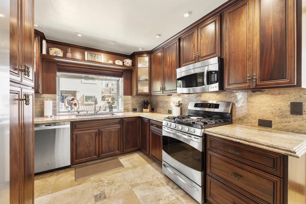 7758 Caminito Monarca 101