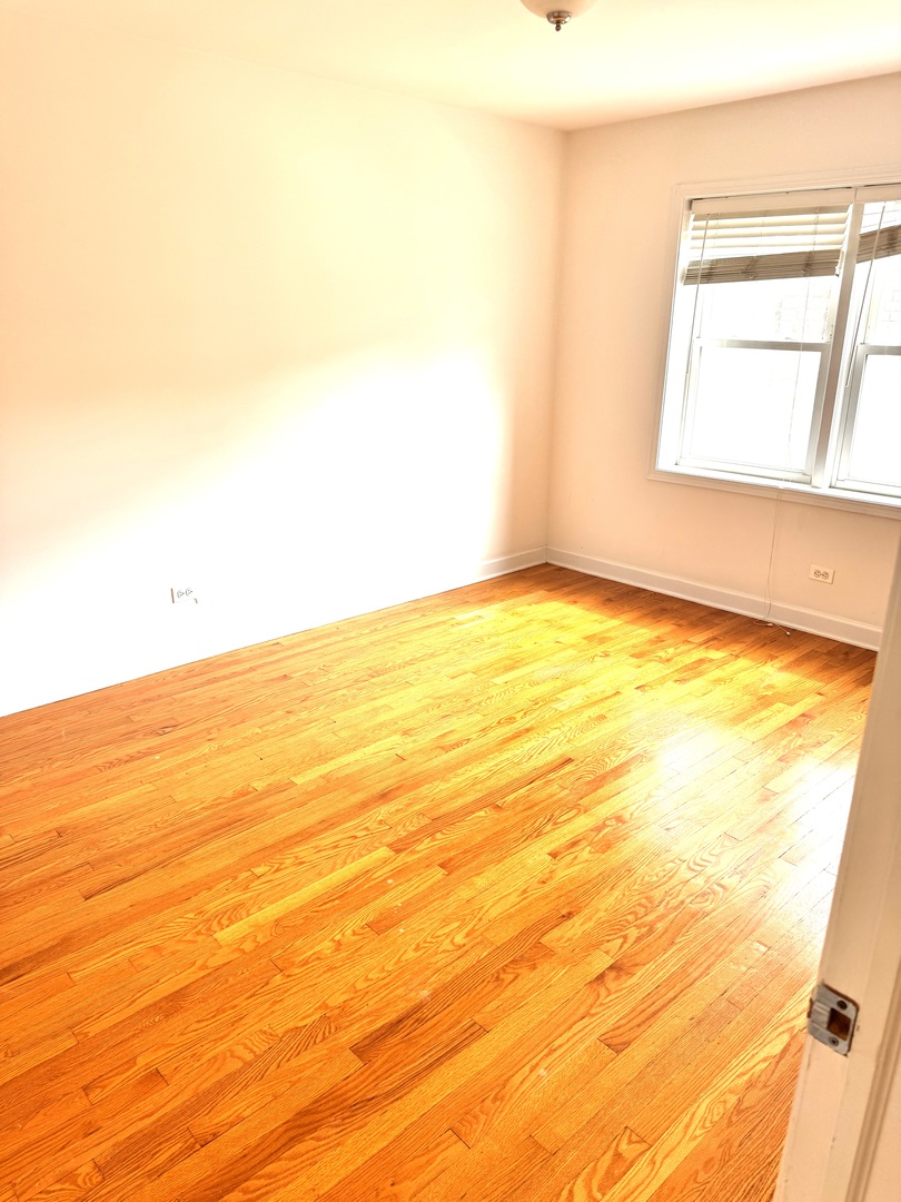 2925 W Summerdale Avenue Unit: 2