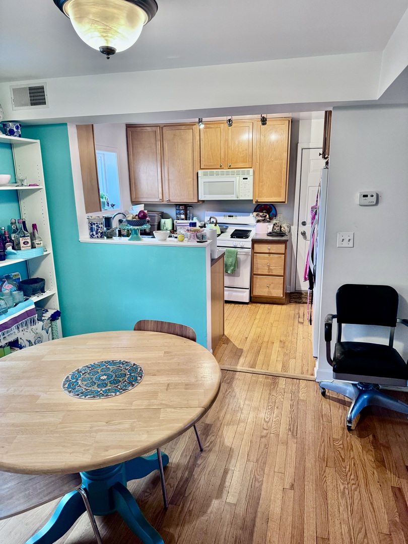 2925 W Summerdale Avenue Unit: 2