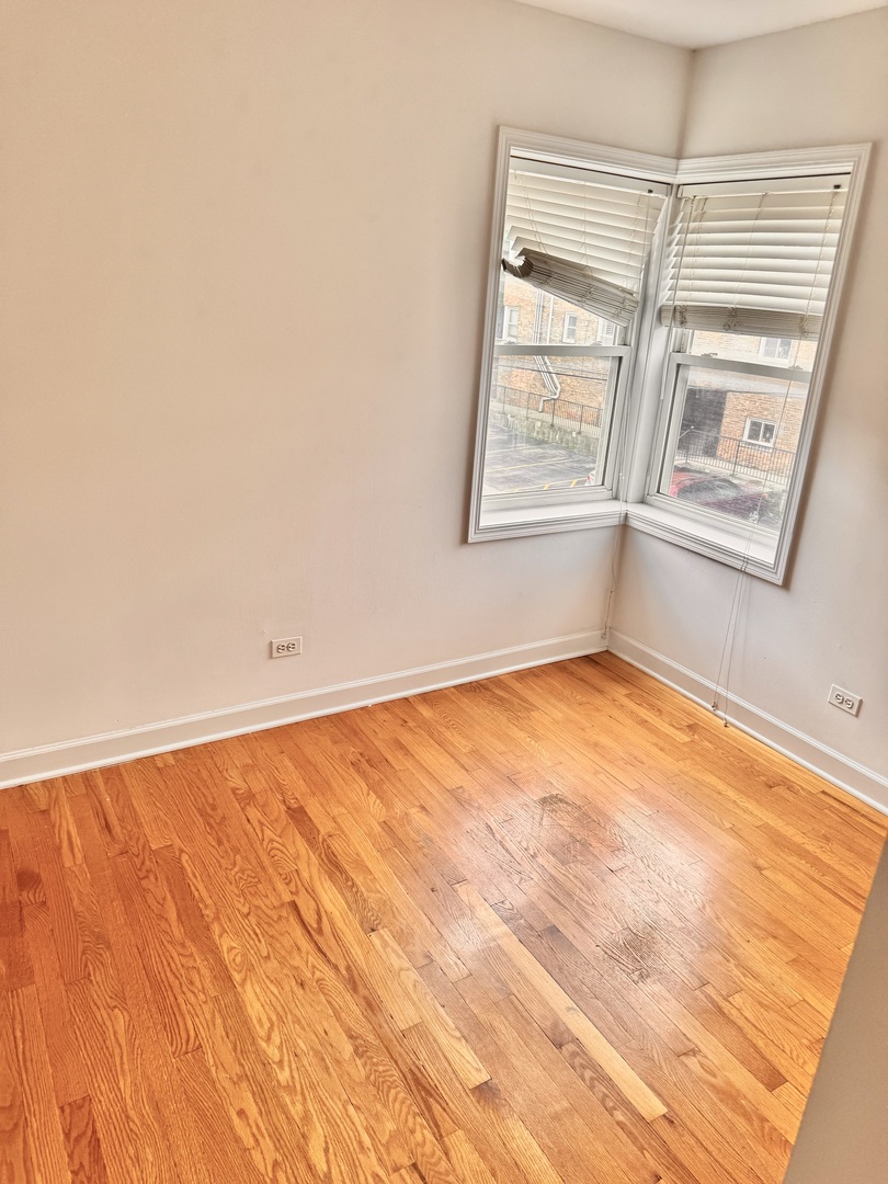 2925 W Summerdale Avenue Unit: 2