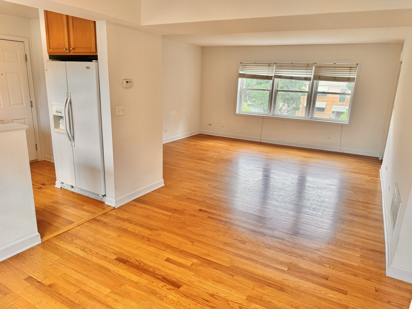 2925 W Summerdale Avenue Unit: 2