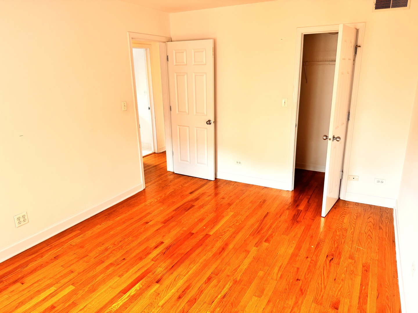 2925 W Summerdale Avenue Unit: 2