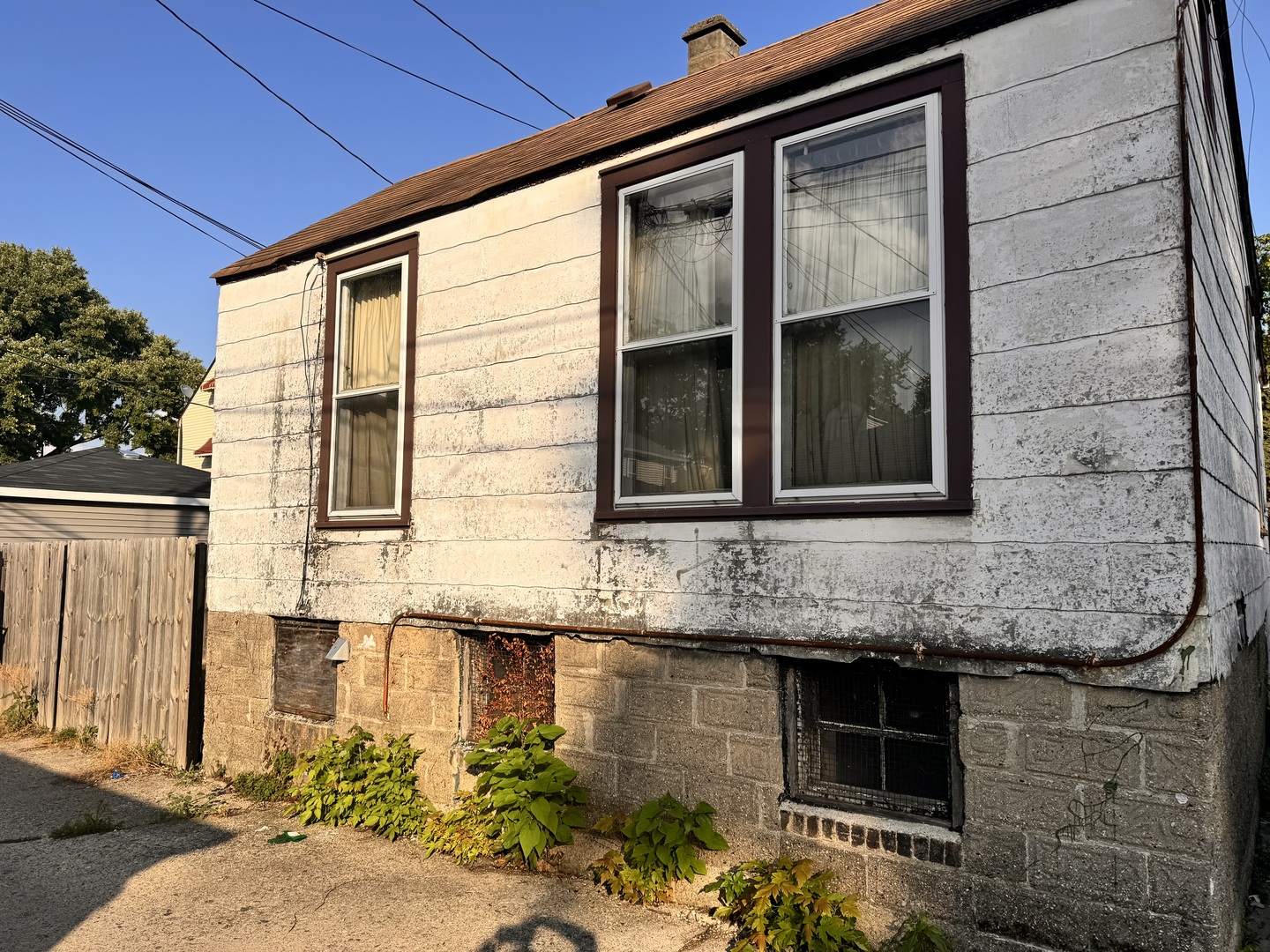 4714 N Kennicott Avenue