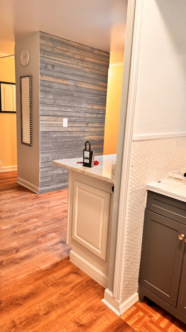 5950 N Kenmore Avenue Unit: 207