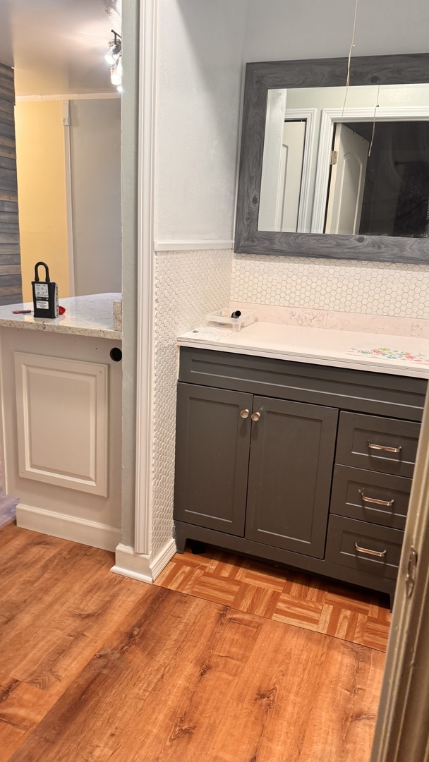 5950 N Kenmore Avenue Unit: 207