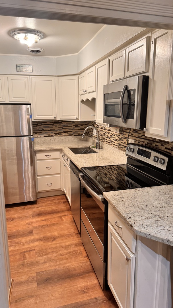 5950 N Kenmore Avenue Unit: 207