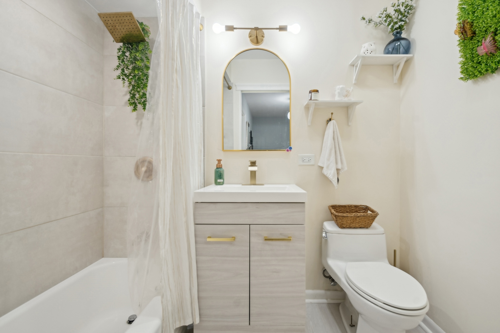 7752 Churchill Street