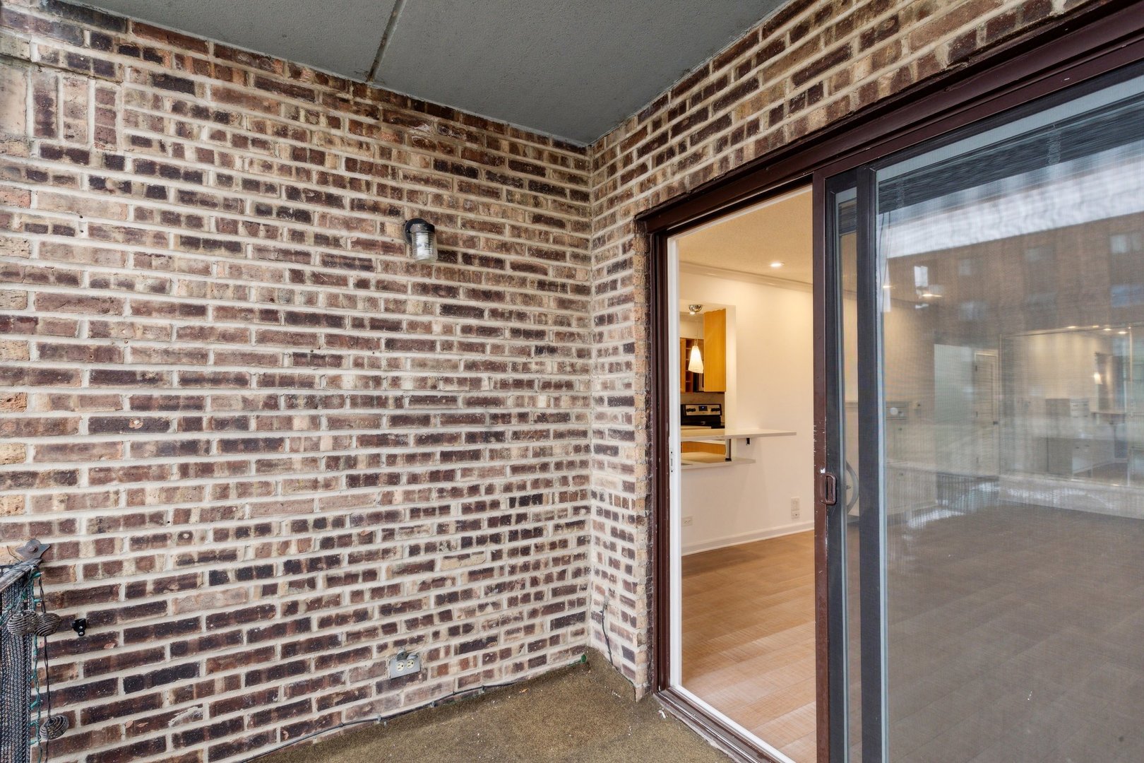601 W Huntington Commons Road Unit: 106