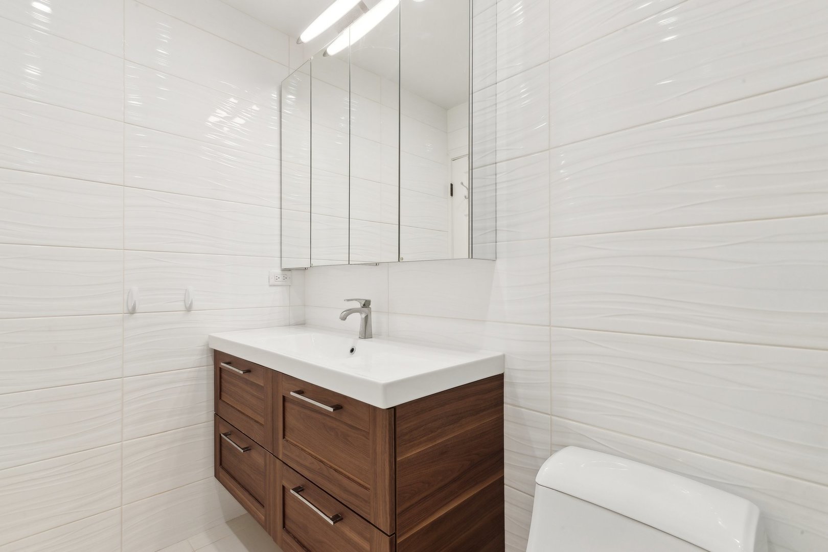 601 W Huntington Commons Road Unit: 106