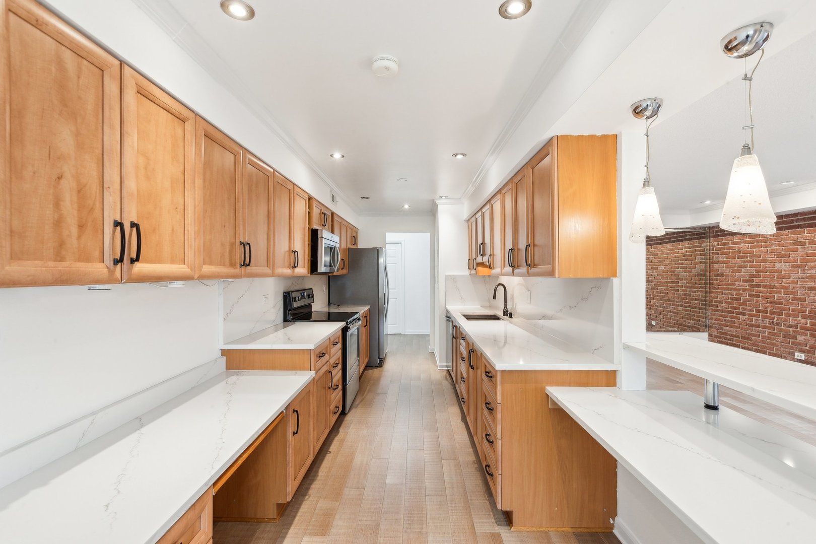 601 W Huntington Commons Road Unit: 106