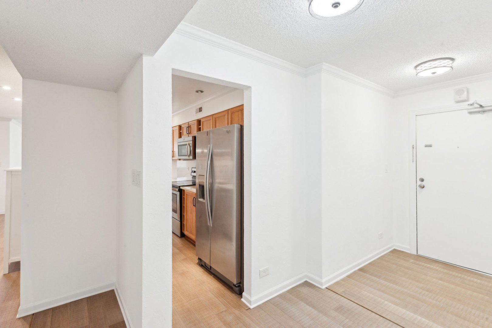 601 W Huntington Commons Road Unit: 106