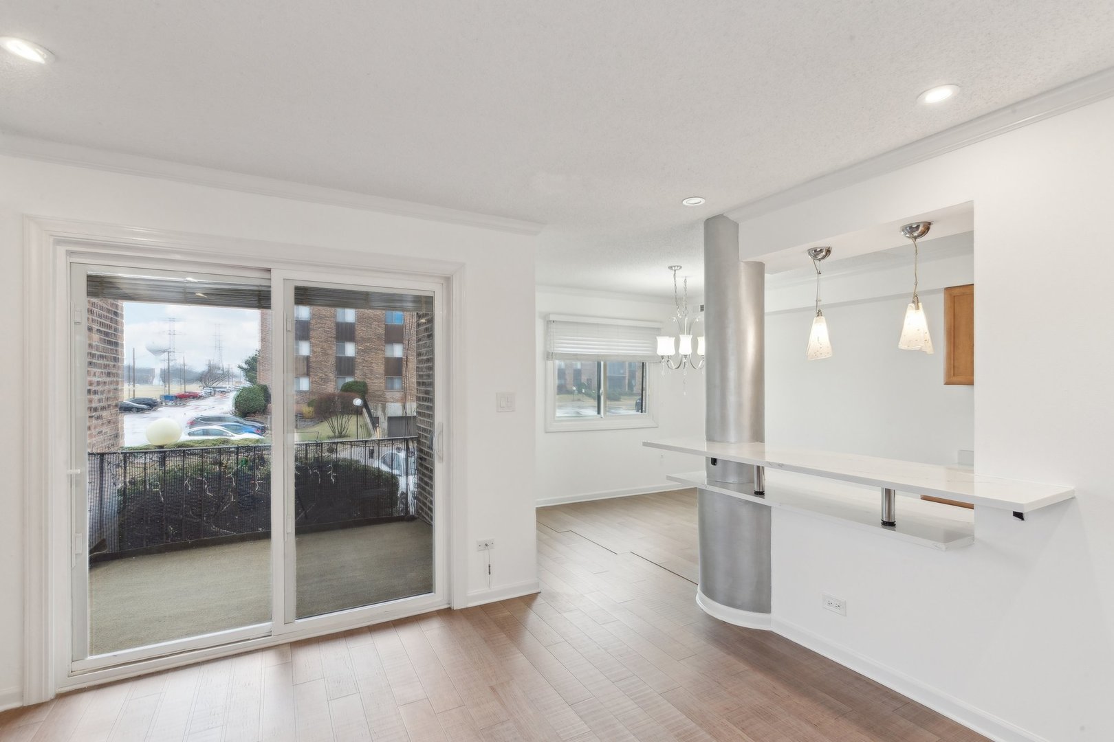 601 W Huntington Commons Road Unit: 106
