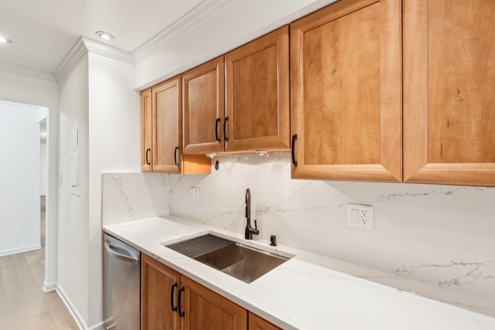 601 W Huntington Commons Road Unit: 106