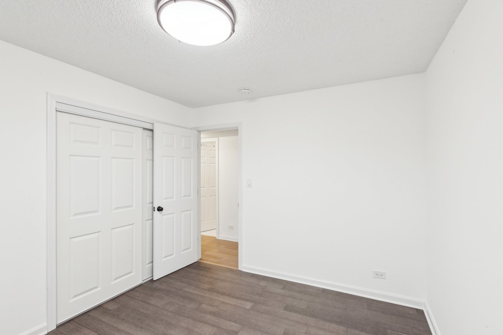 601 W Huntington Commons Road Unit: 106