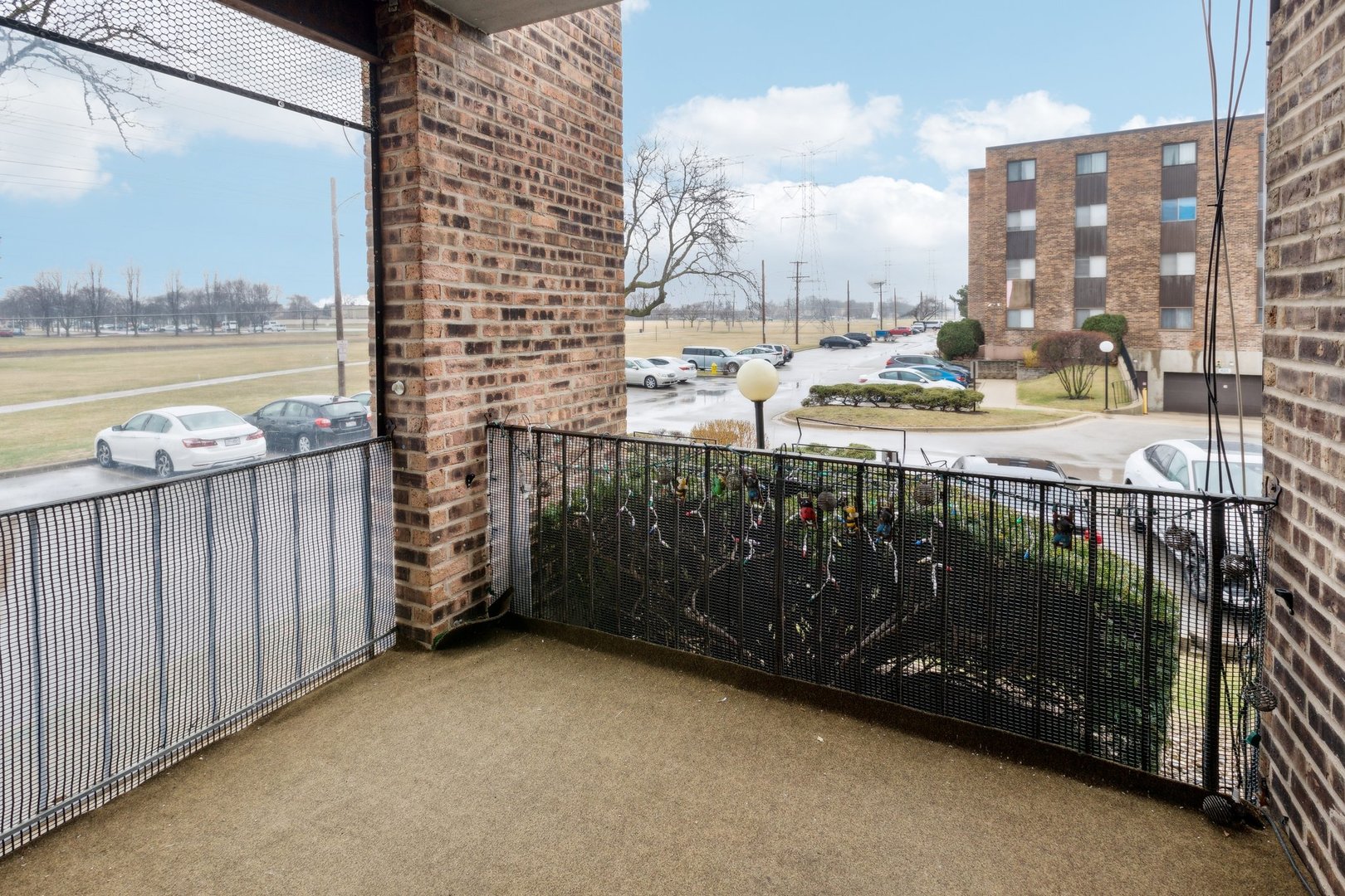 601 W Huntington Commons Road Unit: 106