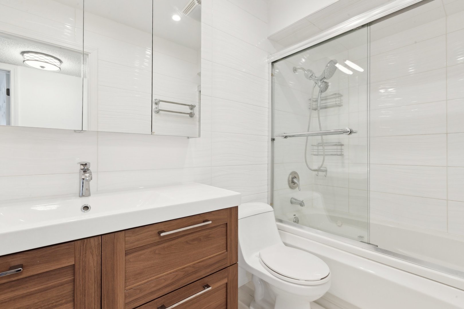 601 W Huntington Commons Road Unit: 106