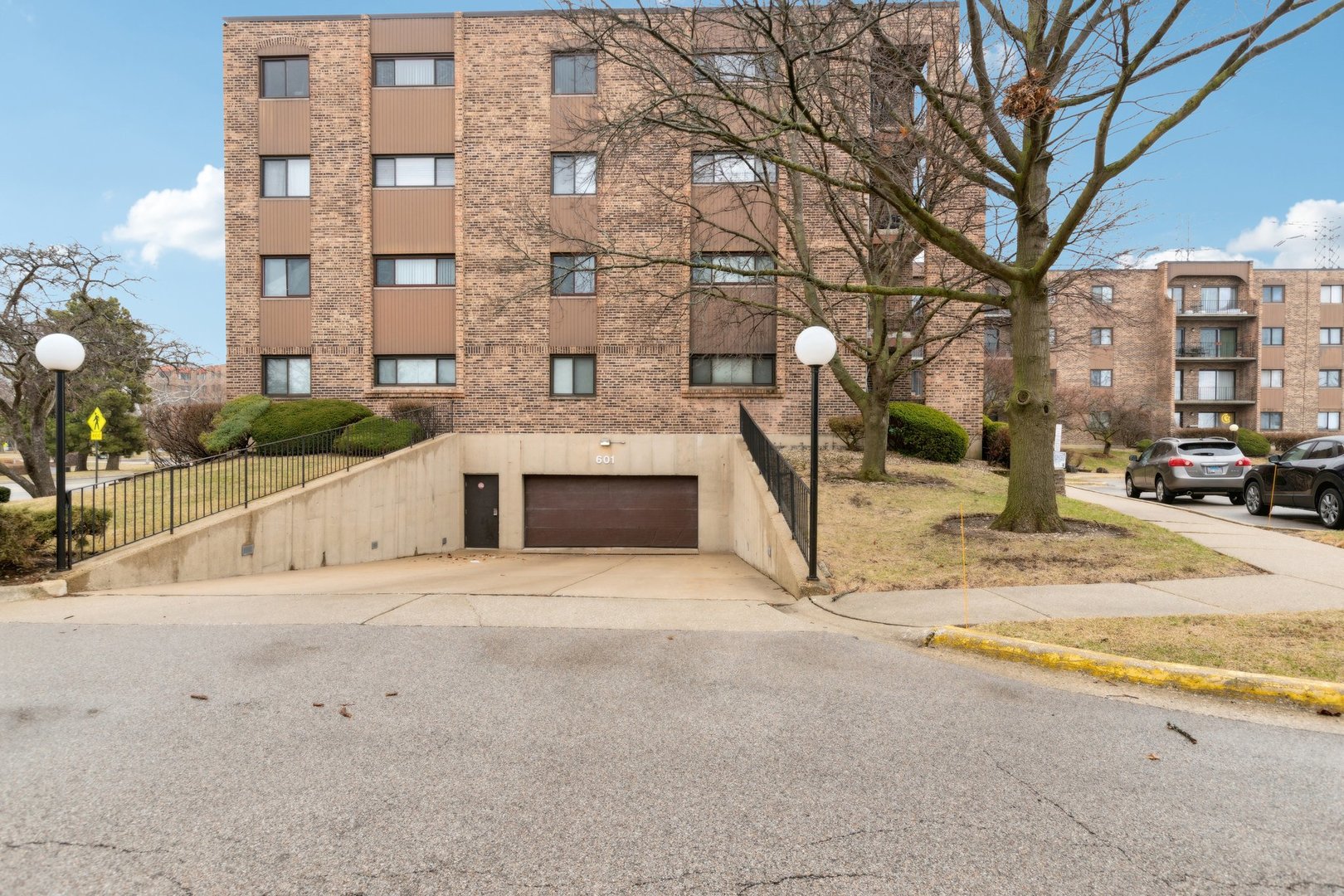 601 W Huntington Commons Road Unit: 106