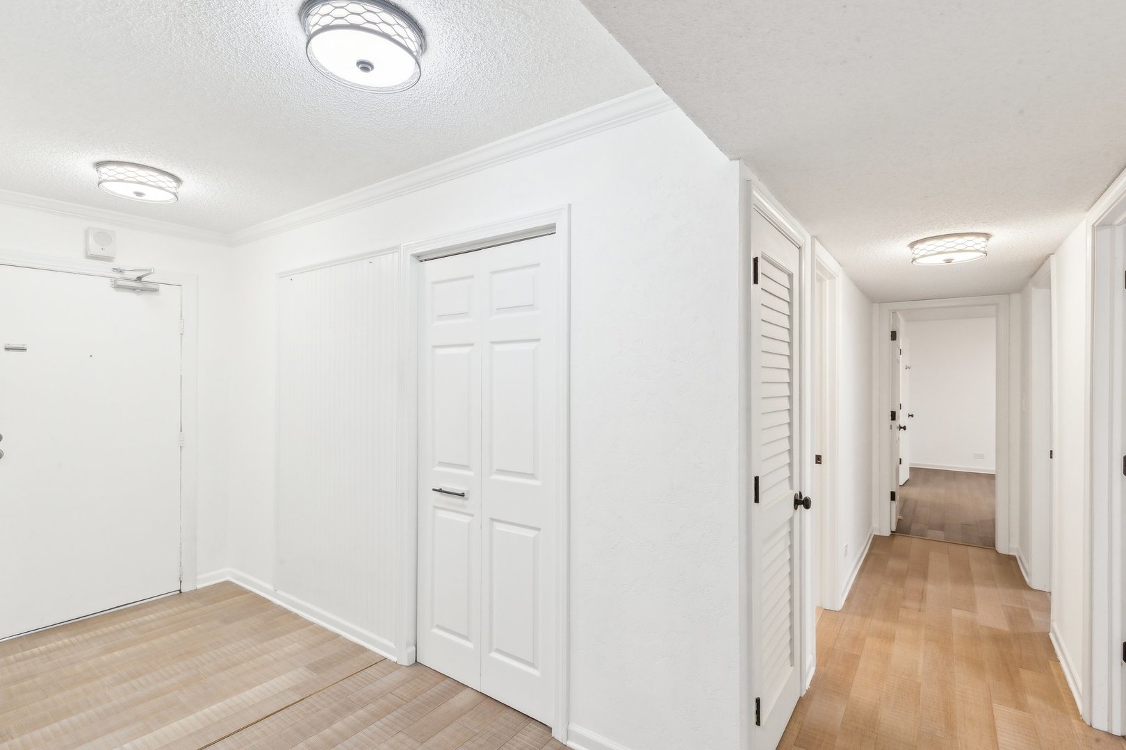 601 W Huntington Commons Road Unit: 106