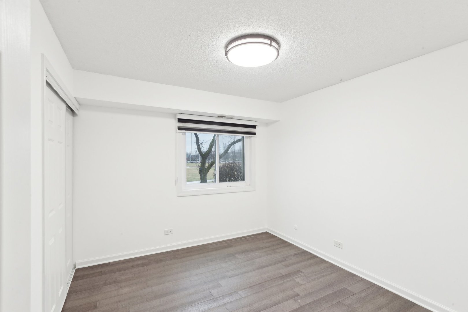601 W Huntington Commons Road Unit: 106