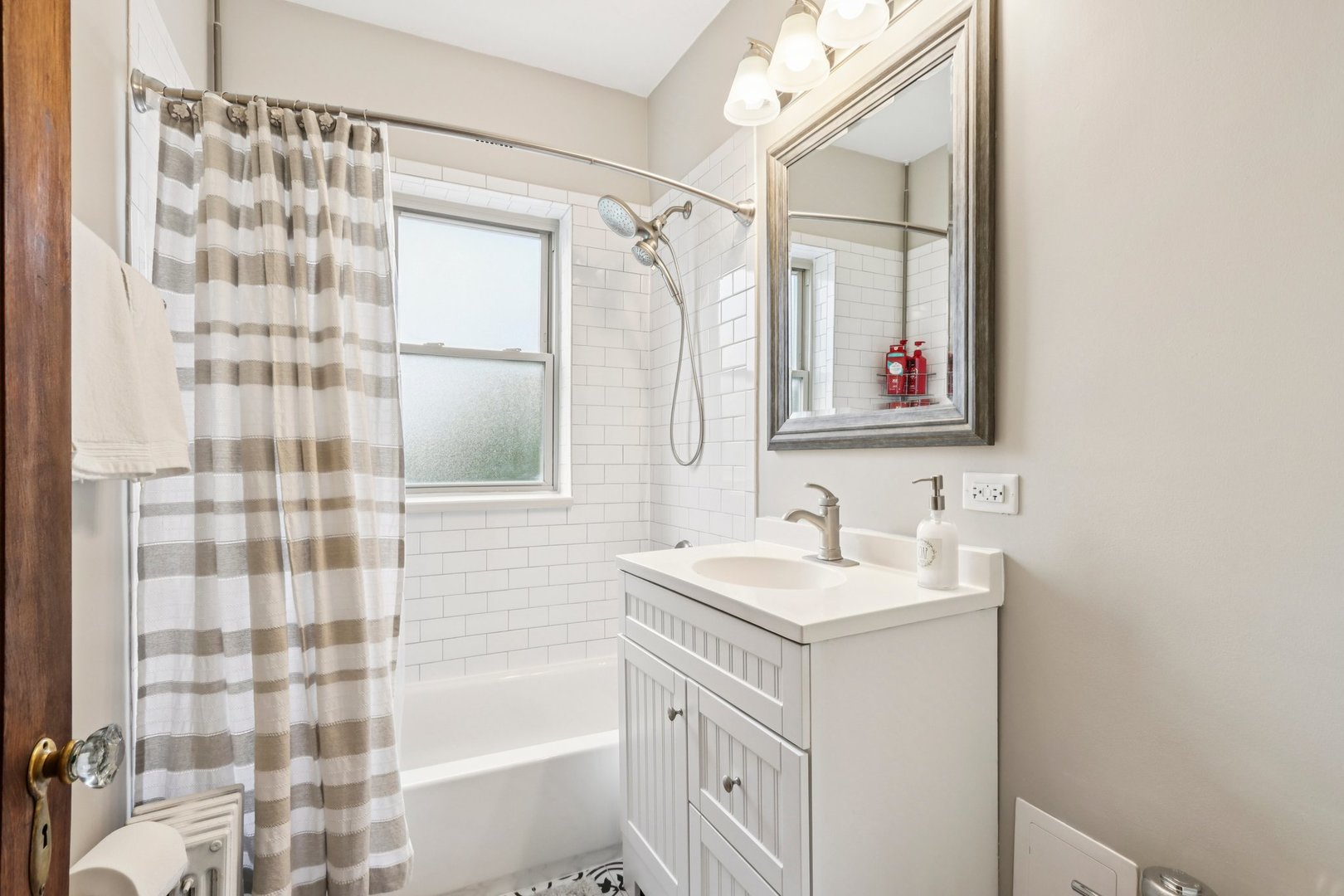 6203 N Oakley Street Unit: 3