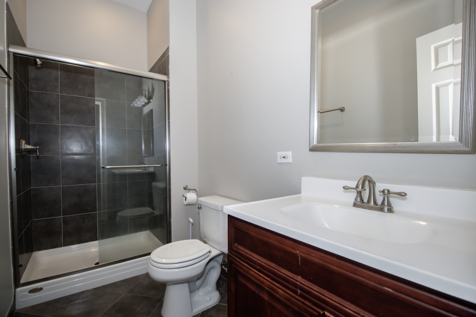 323 W Schiller Street Unit: 1W