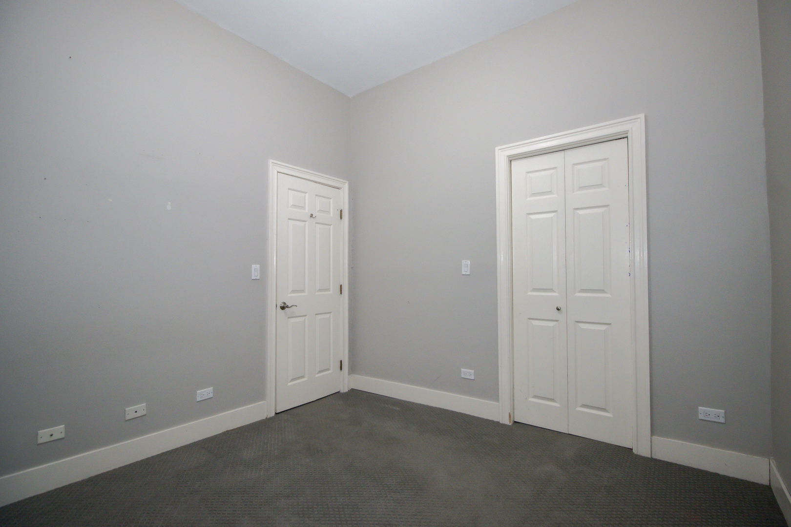 323 W Schiller Street Unit: 1W