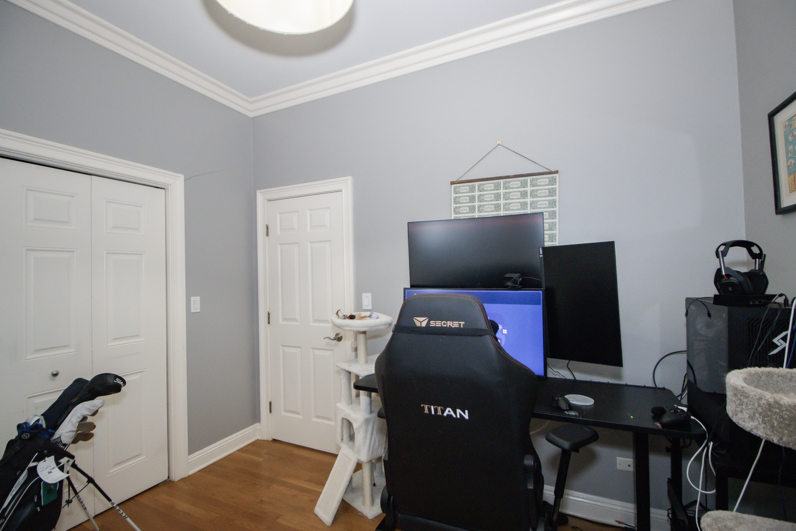 323 W Schiller Street Unit: 1W