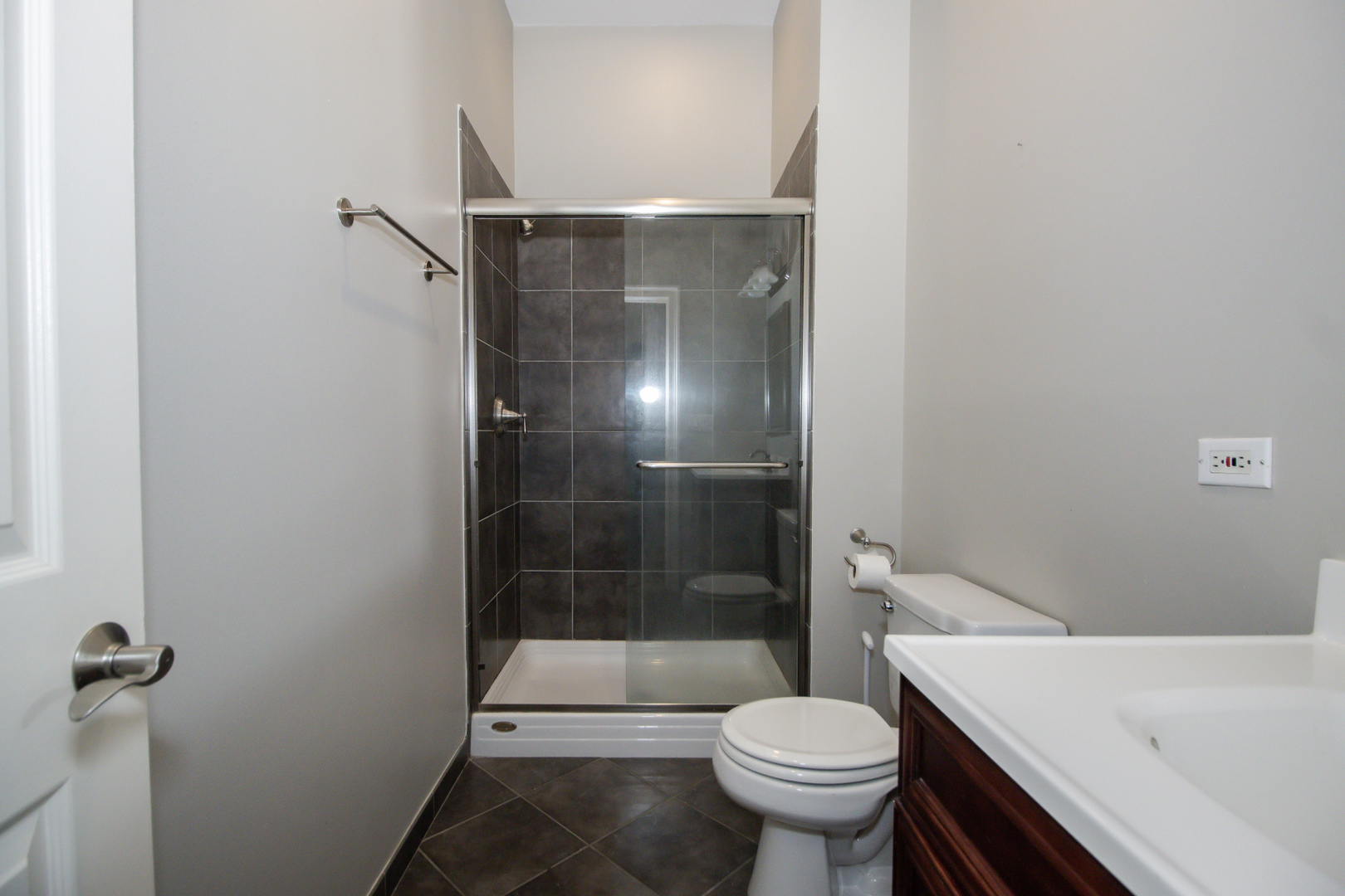 323 W Schiller Street Unit: 1W