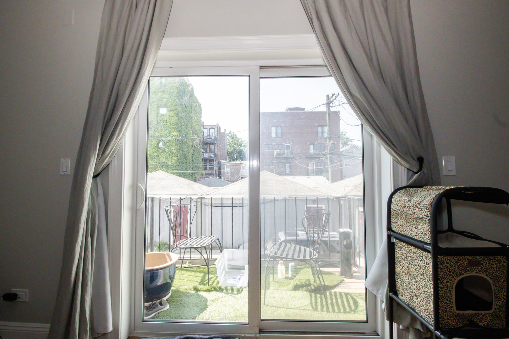 323 W Schiller Street Unit: 1W